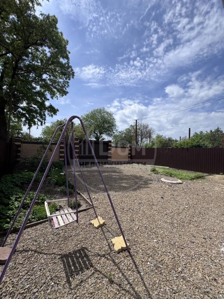 45572