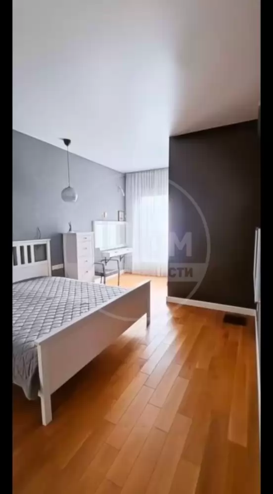 1000292805