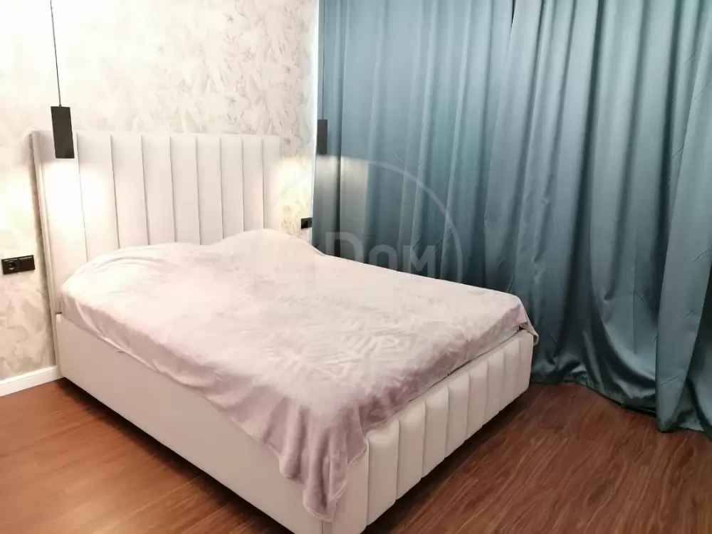 1000306942